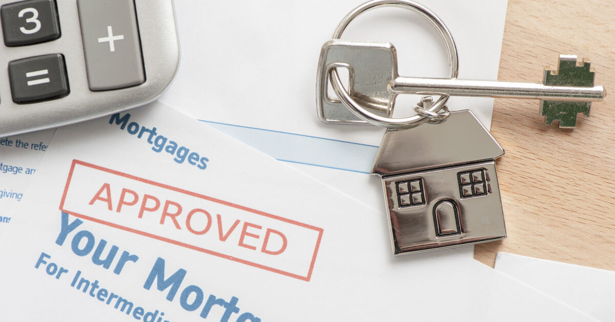 Mortgage brokers are responsible for gathering and managing paperwork among other things. Here are 3 crucial reasons you should hire a mortgage broker.