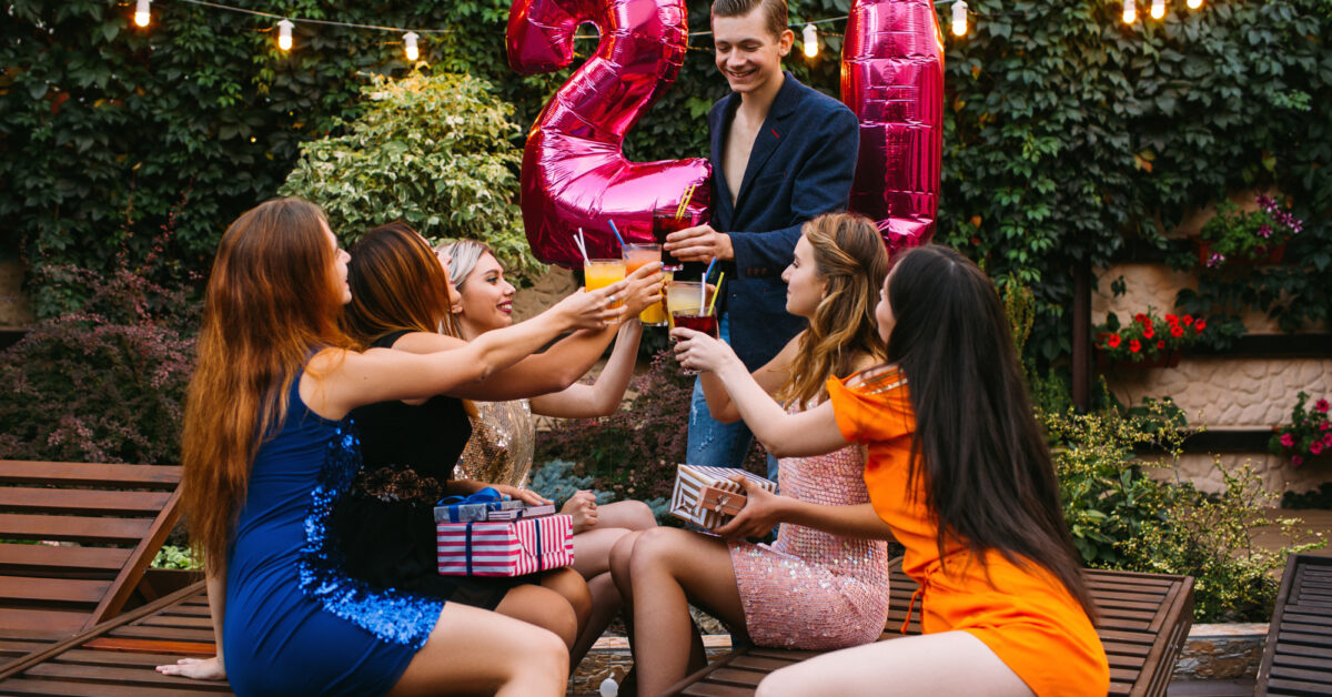 How to Plan an Unforgettable 21st Birthday Party for a Friend