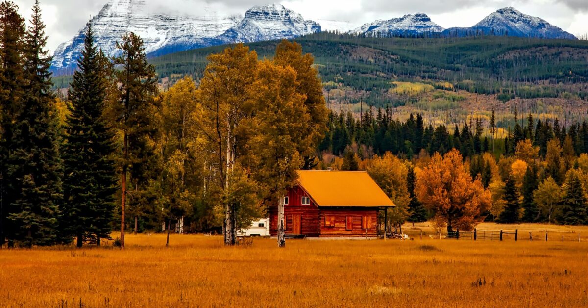 If you're on the fence about buying a Colorado home, you're wasting a lot of time. Here are some of the alluring reasons you should make the purchase.