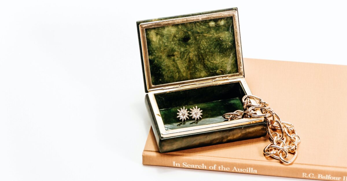 3 Reasons to Purchase Customized and Handcrafted Western Trinkets