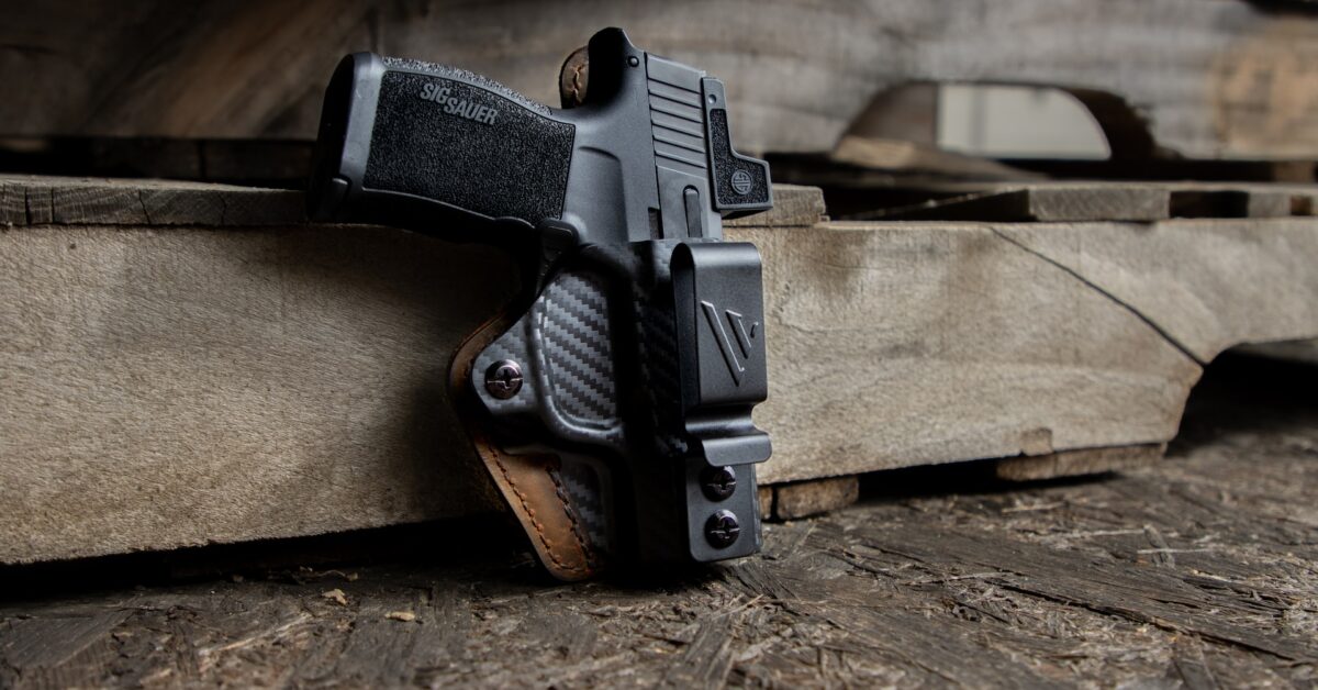 What to Consider Before Investing in Concealment Clothing for Travel