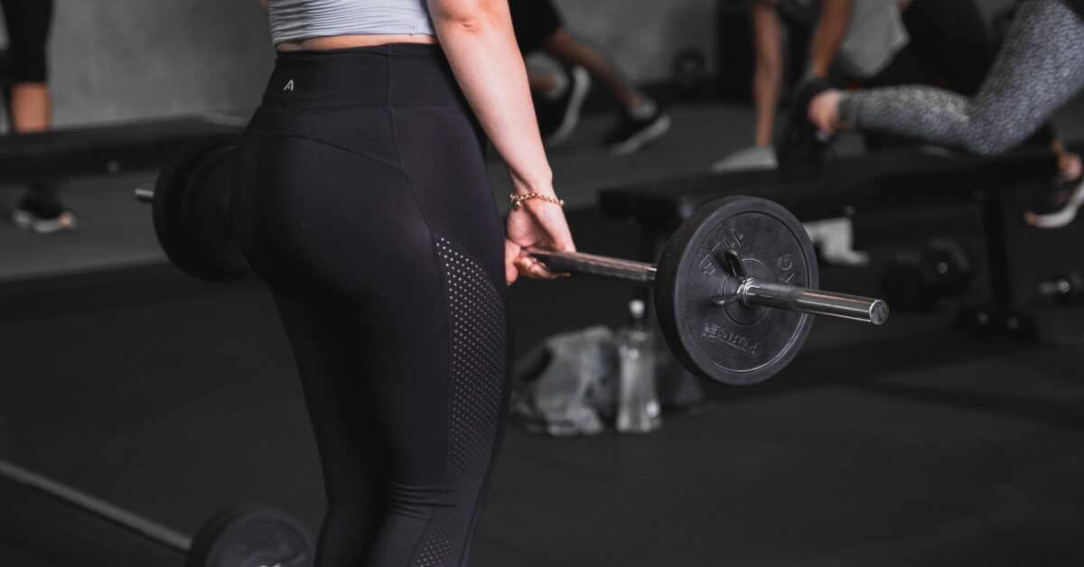 Top 4 Benefits of Wearing Thin Athletic Material During Workouts