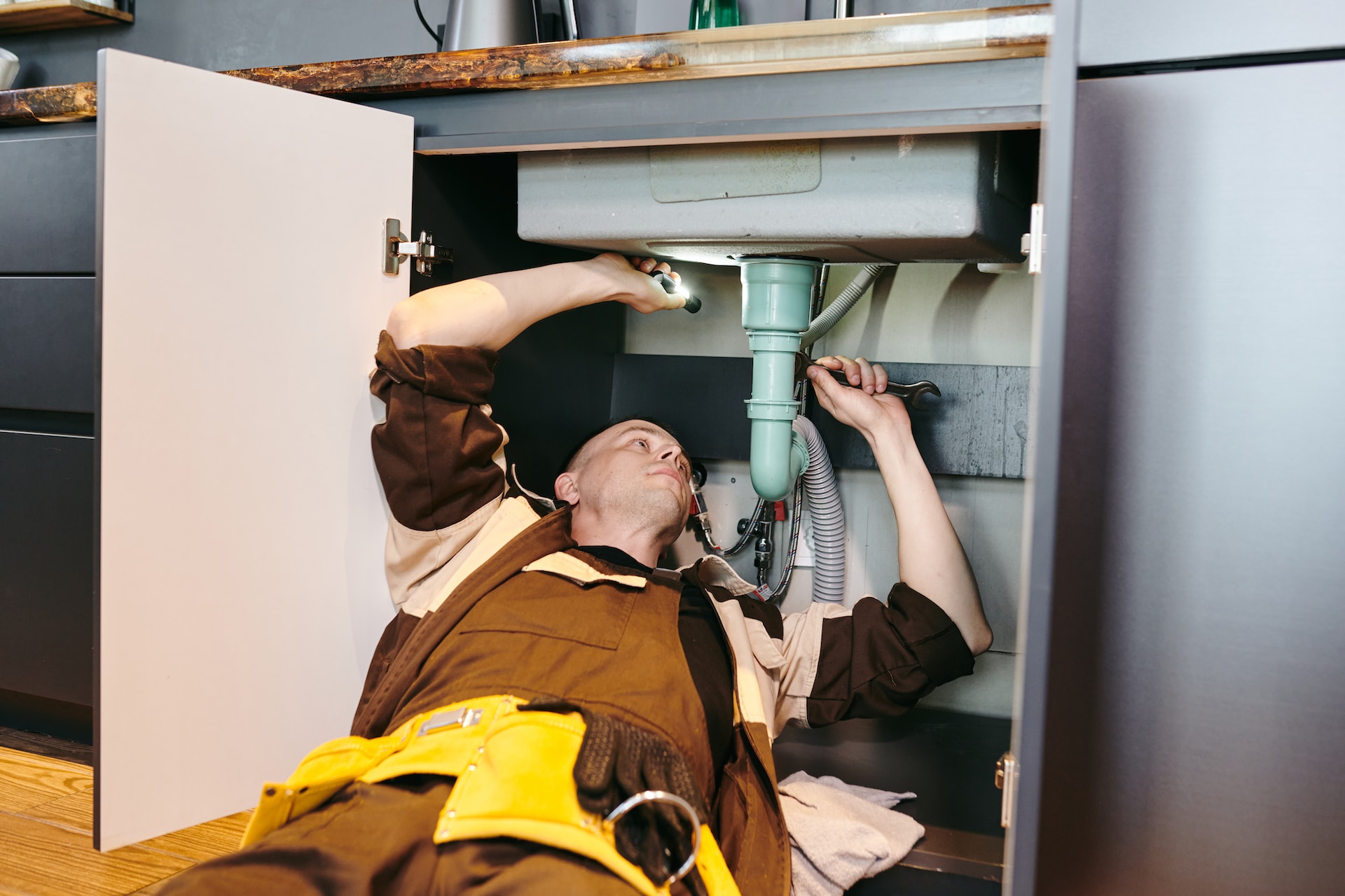 Работа сантехник зарплата. Plumber with Pipe Wrench.