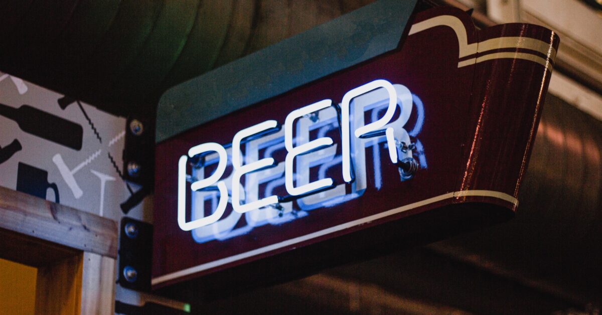 5 Benefits of Hiring a Sign Installation Service
