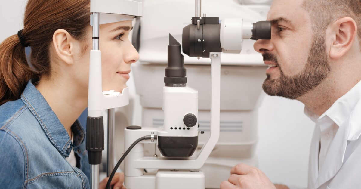 Understanding the Importance of Eye Exams With an Optometrist