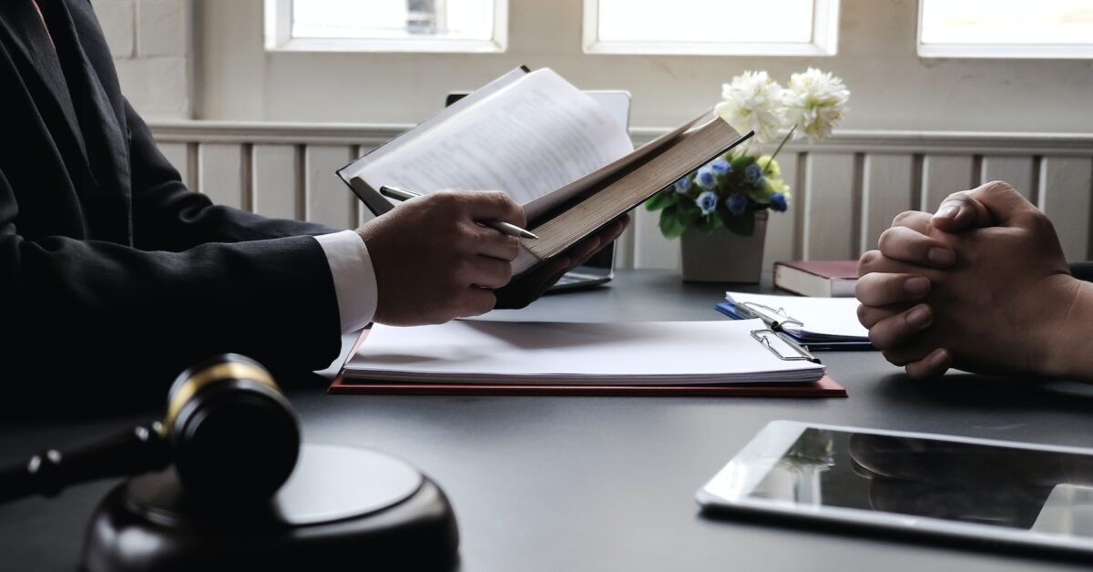 Business Litigation: The Role of an Attorney in Resolving Commercial Disputes