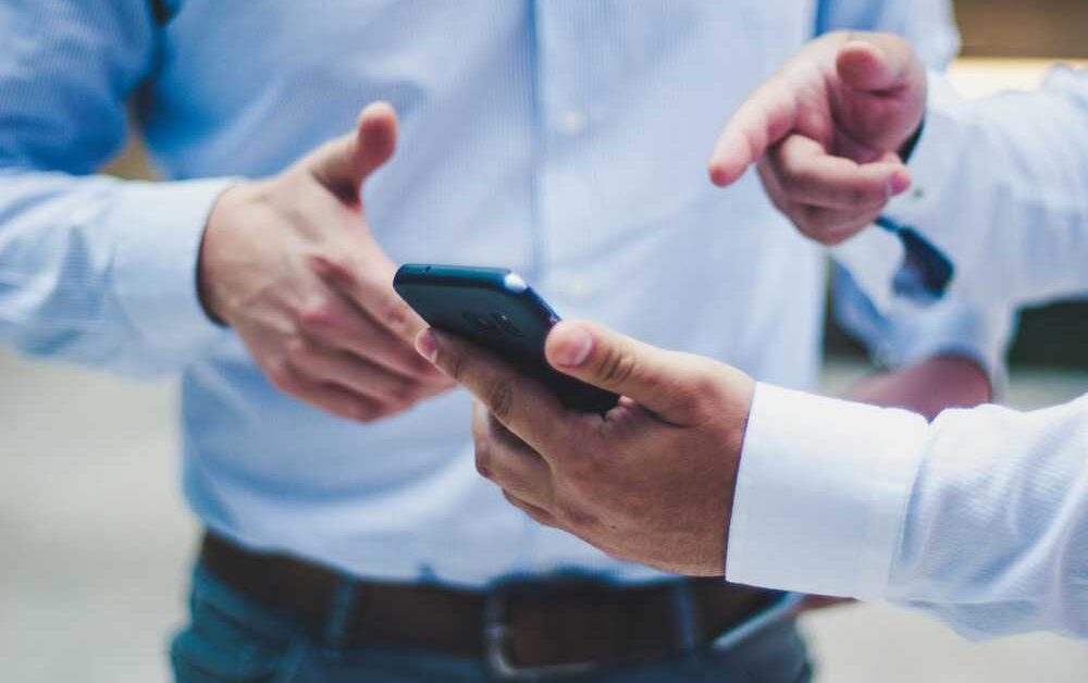 The Role of Push-to-Talk Technology in Modern Workforce Communication